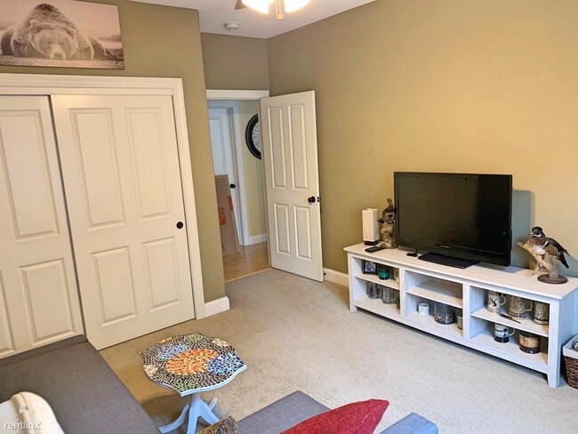 Foto del edificio - 2 br, 2 bath Condo - 1915 N Water St Apt 300