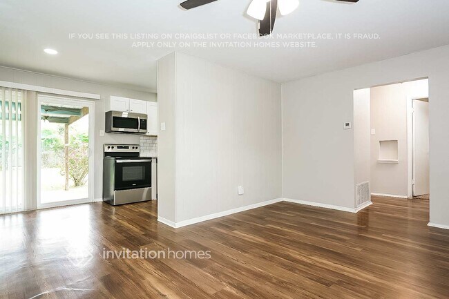 Foto del edificio - 4500 Sherwood Dr