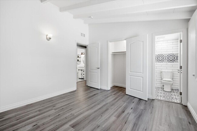 Foto del edificio - 533 S Devon Rd