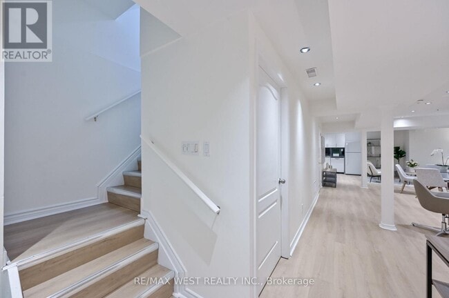 Photo du bâtiment - 7258 Windrush Ct