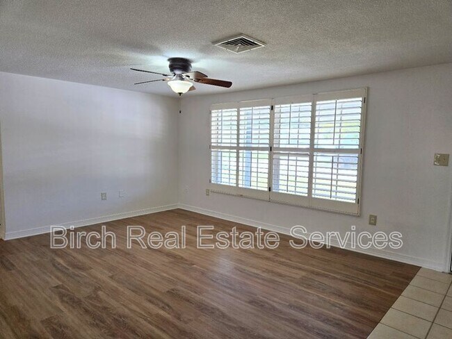Foto del edificio - 7602 Cumber Dr