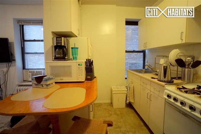 Foto del edificio - 526 E 82Nd St