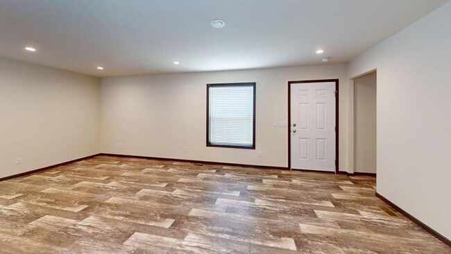 Building Photo - 130 Northwest Dr
