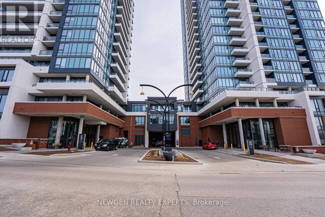 Building Photo - 5 Wellington St S