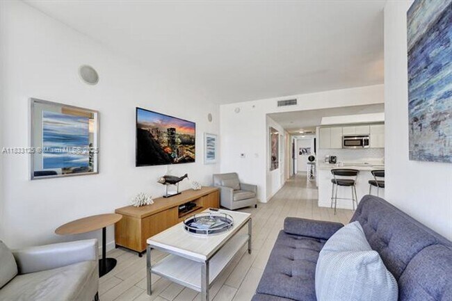 Building Photo - 2600 E Hallandale Beach Blvd