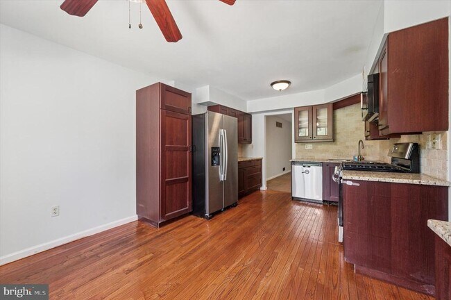 Foto del edificio - 9004 Ayrdale Crescent