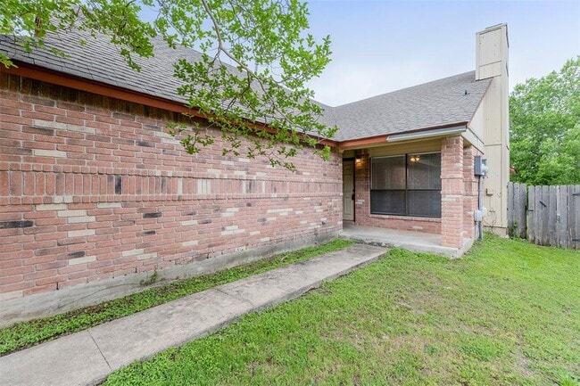 Building Photo - 618 Rollingway Dr