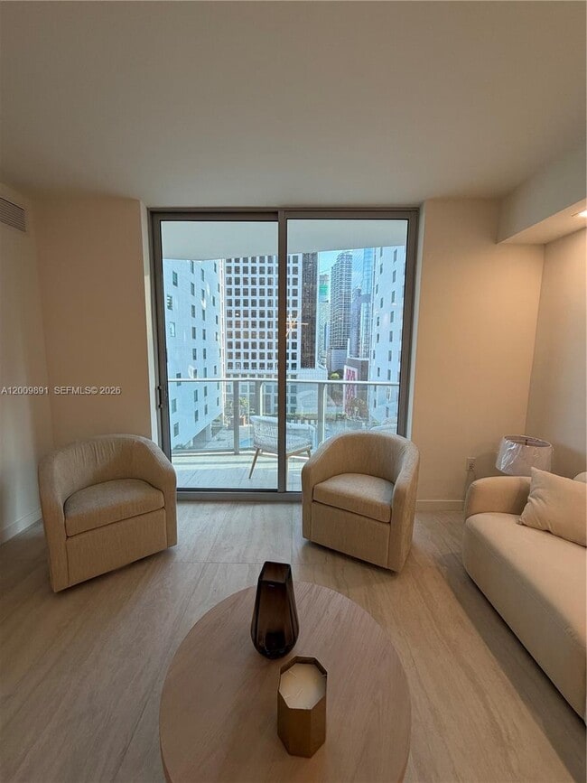 Foto del edificio - 77 SE 5th St