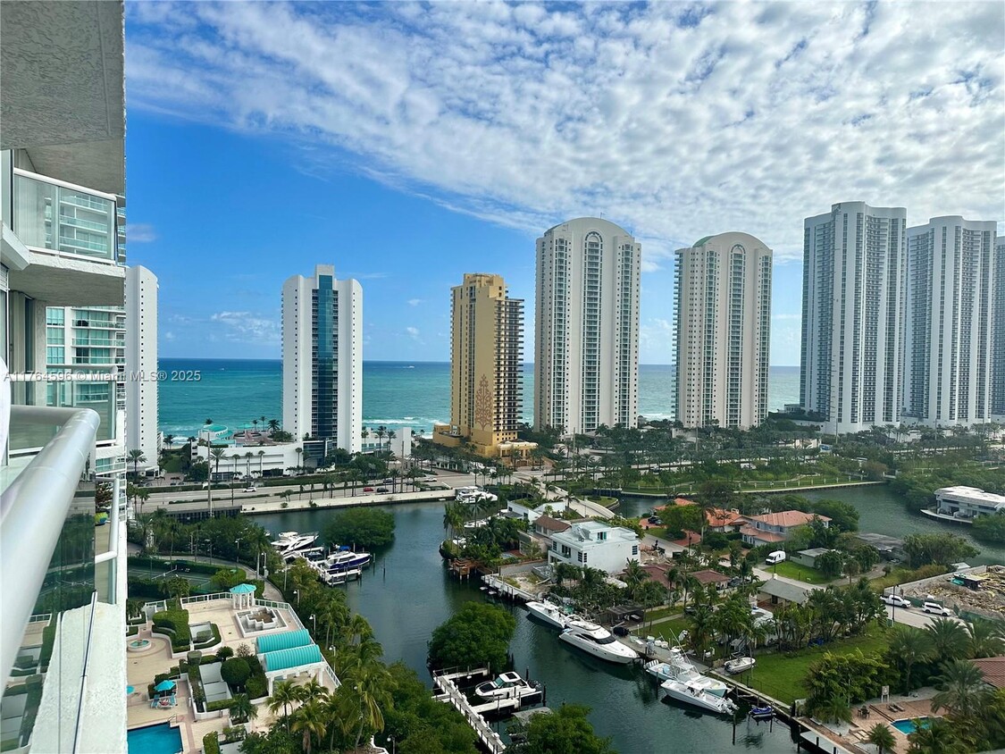 Primary Photo - 16500 Collins Ave
