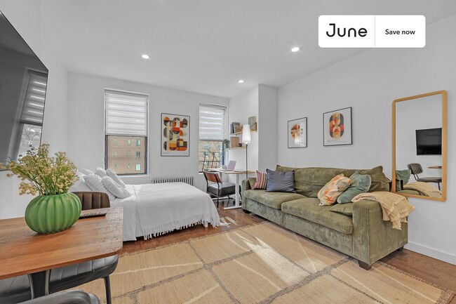 Building Photo - 534 E 14th St