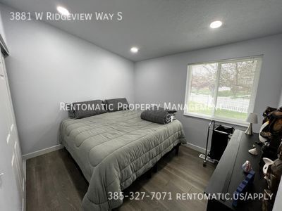 Building Photo - 3881 Ridgeview Way