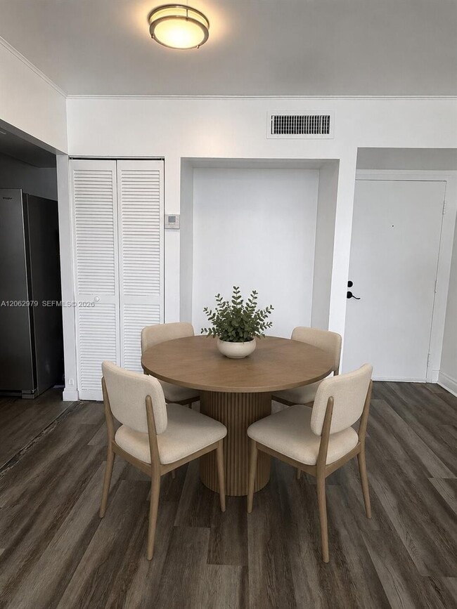 Foto del edificio - 8261 NW 8th St