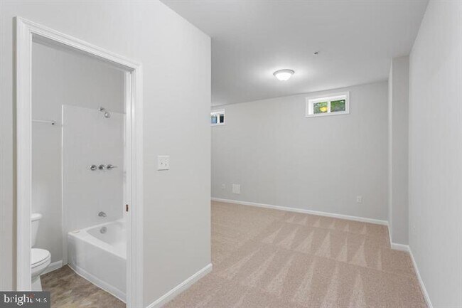 Building Photo - 110 Riverwatch Dr