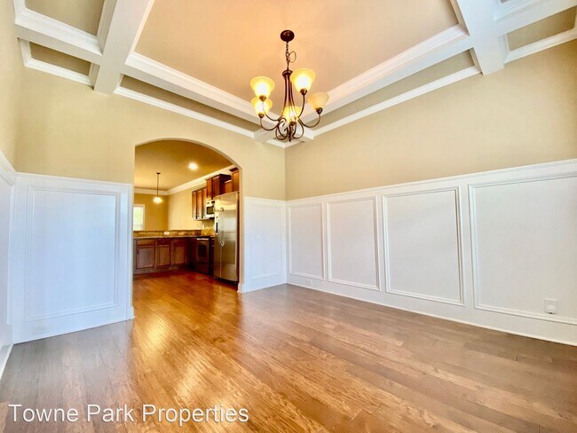 Building Photo - 4 br, 3 bath House - 3806 Berkshire Way