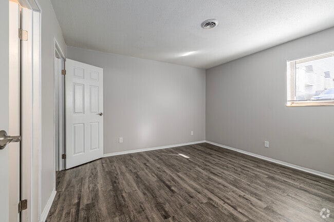 2BD, 2BA - 850SF - Secor Flats