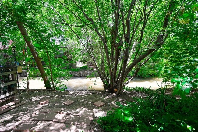 Building Photo - 5407 S Willow Ln