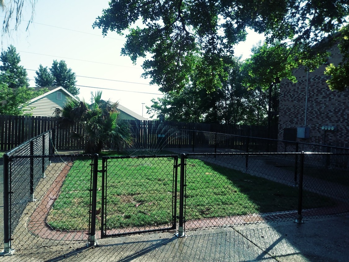 Primary Photo - 2205 Silverway Dr