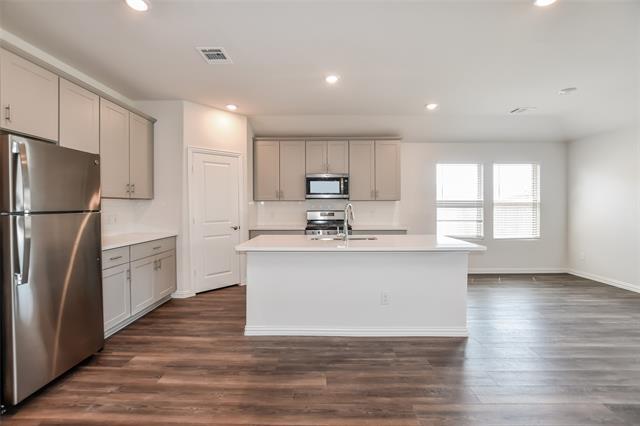 Building Photo - 380 Mohan Dr