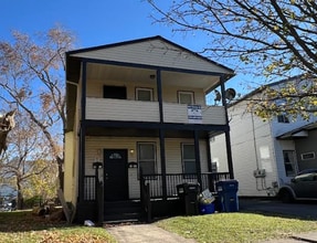 Building Photo - 203 Cherry St