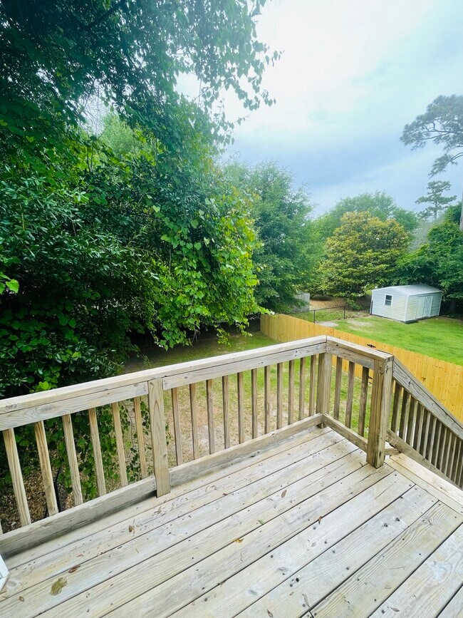Building Photo - 210 Oak Grove Cir