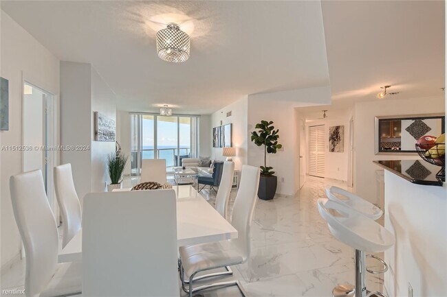 Foto del edificio - 3 br, 2.5 bath House - 16699 Collins Ave A...