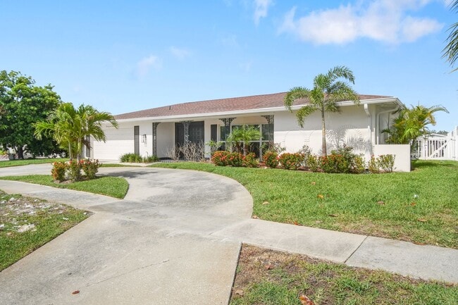 Building Photo - Stunning Waterfront 3BR/2BA Pool Home with...
