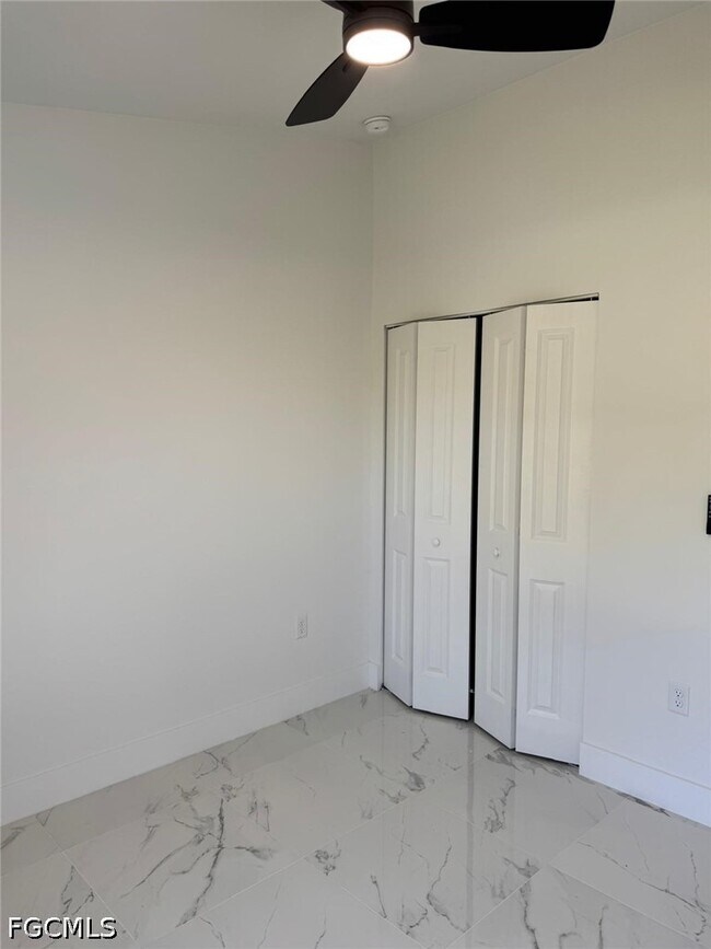 Foto del edificio - 4677 Golfview Blvd
