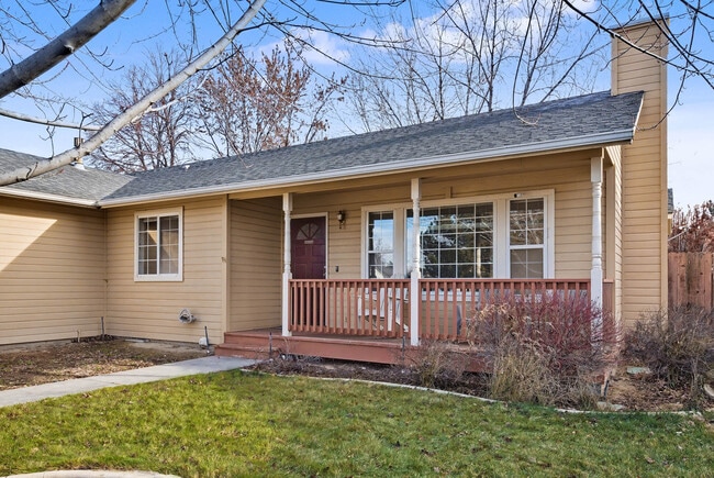 Building Photo - 2074 N Siesta Ave