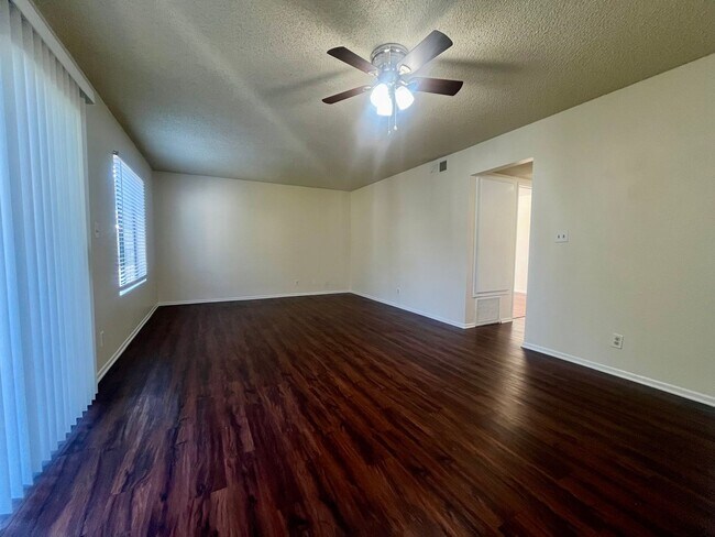 Foto del edificio - BELLA APARTMENTS: Beautiful 2 Bed - 2 Bath