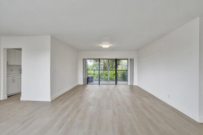 Foto del edificio - 1040 Homewood Blvd