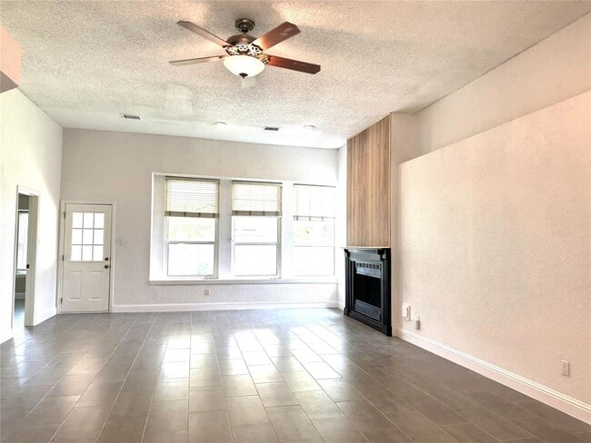 Building Photo - 4422 Waterfall Way
