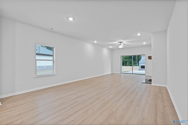 Building Photo - 15008 Greenleaf Dr