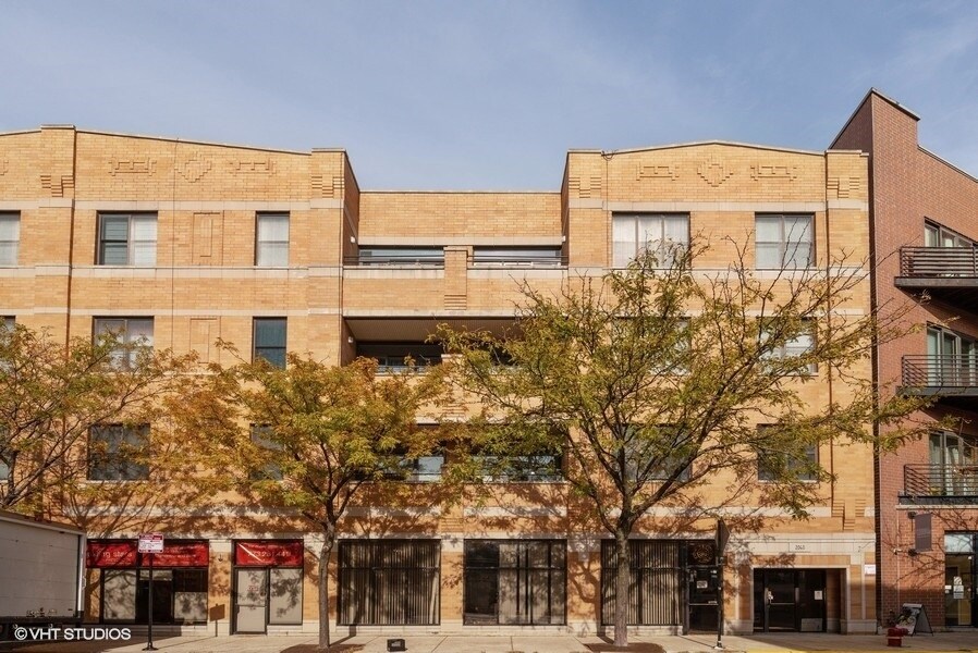 Foto principal - 2040 W Belmont Ave