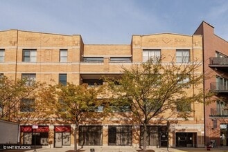 Building Photo - 2040 W Belmont Ave