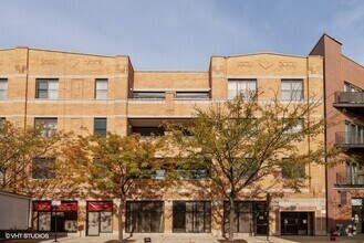 Building Photo - 2040 W Belmont Ave