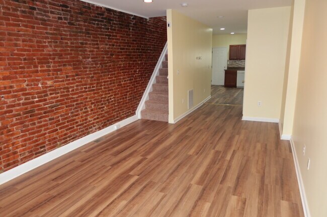 Building Photo - 152 N Haven St