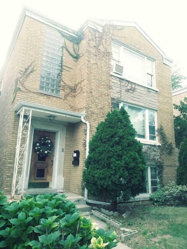 2104 Scoville Ave Unit 1, Berwyn, IL 60402 Room for Rent in Berwyn, IL