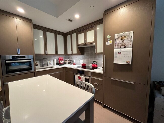 Foto del edificio - 100 Lovejoy Pl