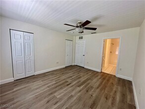 Building Photo - 3627 Pine Oak Cir