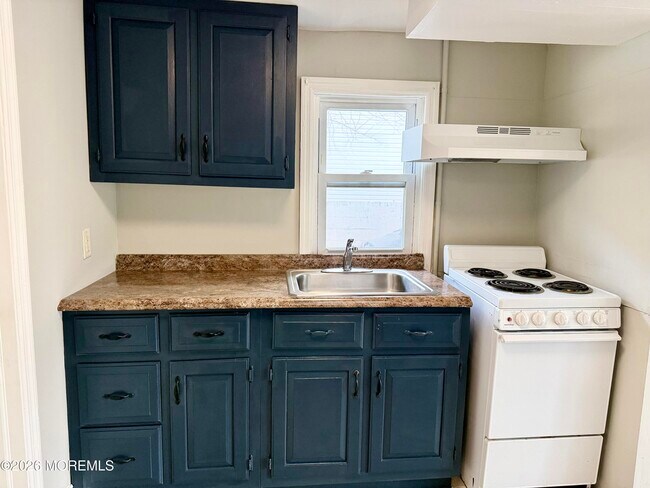 Foto del edificio - 1102 Drummond Ave