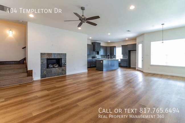 Foto del edificio - 404 Templeton Dr