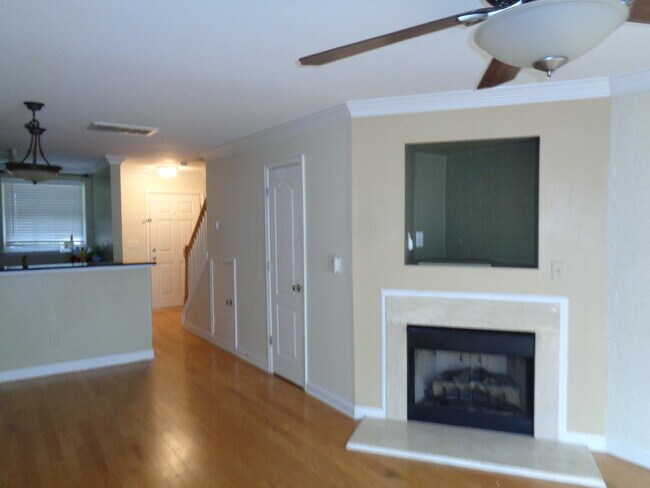 Building Photo - 1230 Green Oaks Ln