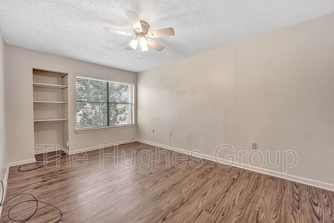 Foto del edificio - 155 Marilyn Dr