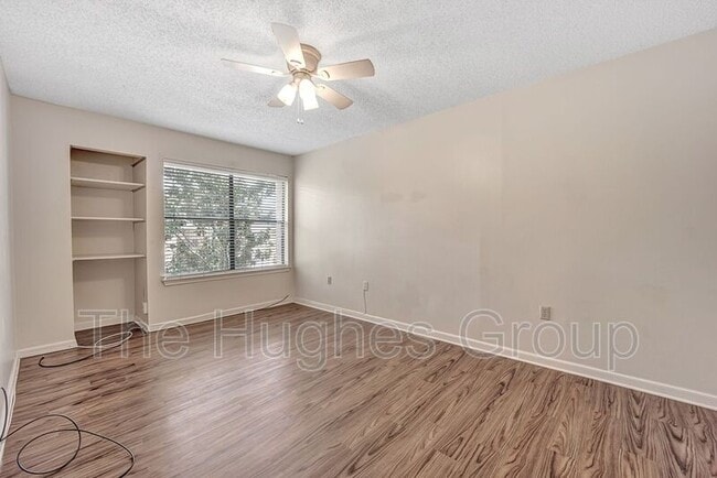 Building Photo - 155 Marilyn Dr