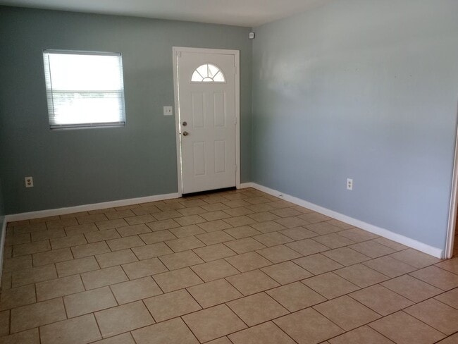 Building Photo - Cozy 1-Bedroom Single Family in Historic D...