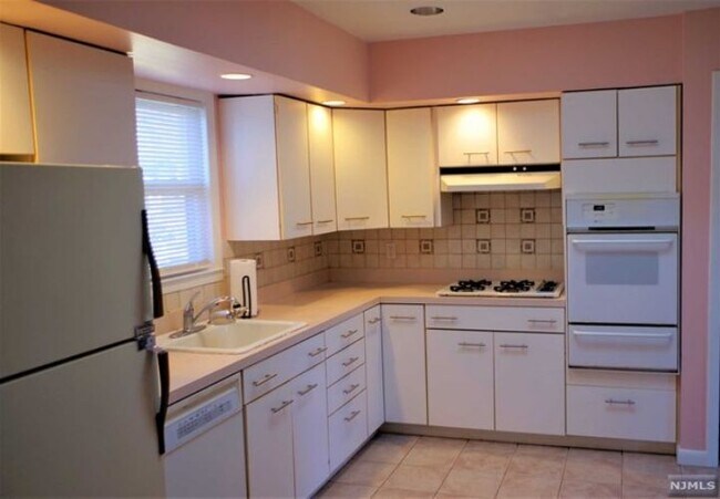 Foto del edificio - 32 Haines St