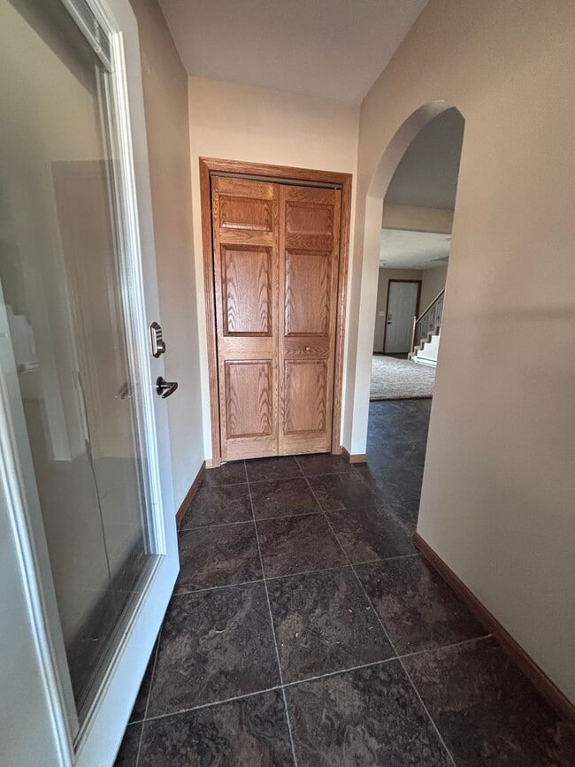 Building Photo - 2 Bedroom Condo