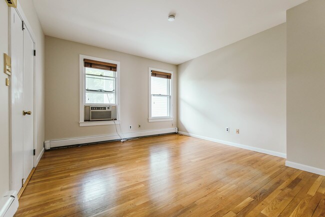 Living Room - 114 Prospect St