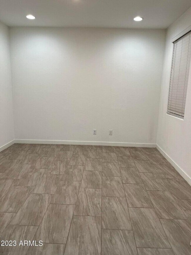 Foto del edificio - 9117 W Sells Dr