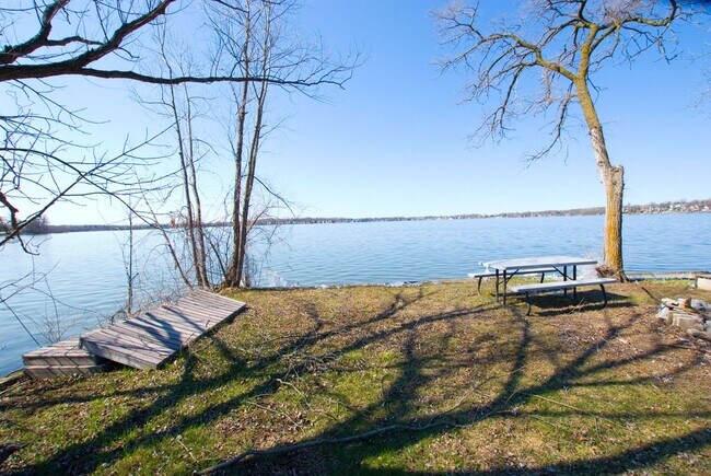 Foto del edificio - 1805 E Lake Dr